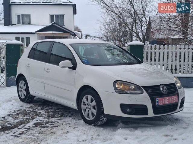 Белый Фольксваген Гольф, объемом двигателя 1.4 л и пробегом 221 тыс. км за 5400 $, фото 1 на Automoto.ua