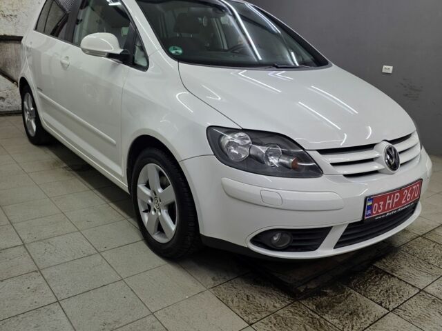 Белый Фольксваген Гольф, объемом двигателя 0 л и пробегом 168 тыс. км за 6800 $, фото 1 на Automoto.ua