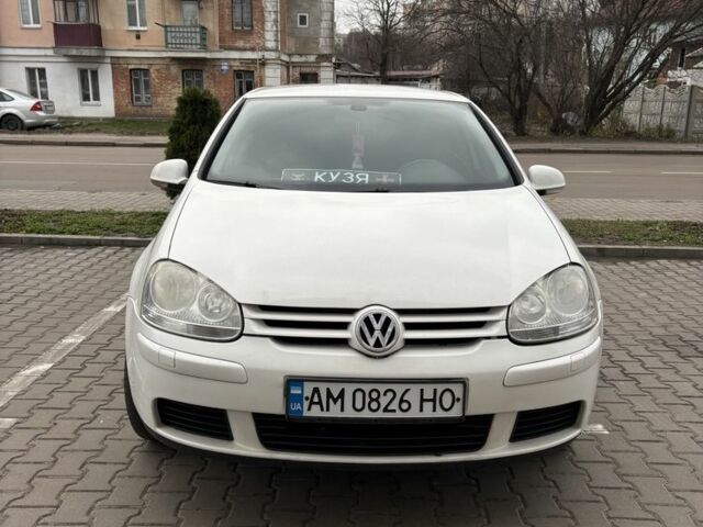 Белый Фольксваген Гольф, объемом двигателя 1.6 л и пробегом 255 тыс. км за 4500 $, фото 1 на Automoto.ua