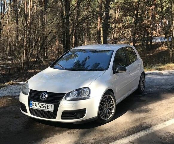 Белый Фольксваген Гольф, объемом двигателя 1.39 л и пробегом 246 тыс. км за 6700 $, фото 1 на Automoto.ua
