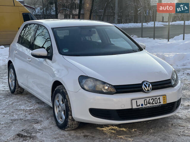 Белый Фольксваген Гольф, объемом двигателя 1.6 л и пробегом 185 тыс. км за 7750 $, фото 1 на Automoto.ua