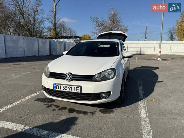 Белый Фольксваген Гольф, объемом двигателя 1.6 л и пробегом 120 тыс. км за 9500 $, фото 1 на Automoto.ua