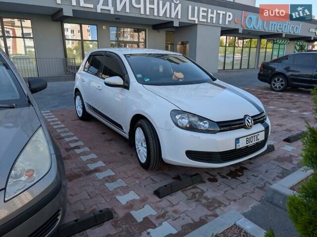 Белый Фольксваген Гольф, объемом двигателя 1.6 л и пробегом 350 тыс. км за 7600 $, фото 1 на Automoto.ua