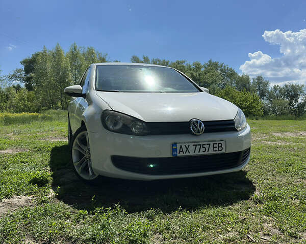 Белый Фольксваген Гольф, объемом двигателя 1.6 л и пробегом 260 тыс. км за 7500 $, фото 1 на Automoto.ua