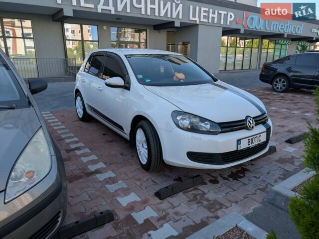 Белый Фольксваген Гольф, объемом двигателя 1.6 л и пробегом 350 тыс. км за 7600 $, фото 1 на Automoto.ua