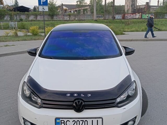 Белый Фольксваген Гольф, объемом двигателя 1.6 л и пробегом 317 тыс. км за 9000 $, фото 1 на Automoto.ua