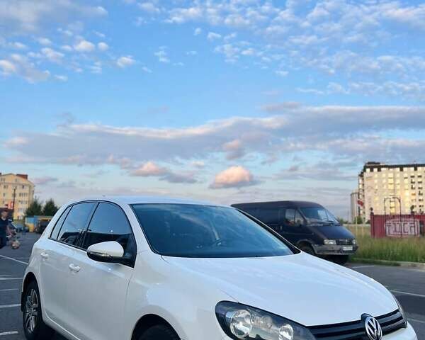 Белый Фольксваген Гольф, объемом двигателя 1.39 л и пробегом 229 тыс. км за 7800 $, фото 1 на Automoto.ua