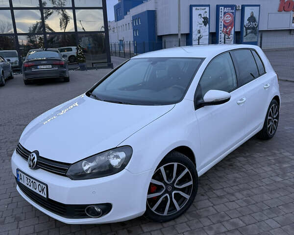 Белый Фольксваген Гольф, объемом двигателя 1.6 л и пробегом 245 тыс. км за 7700 $, фото 1 на Automoto.ua