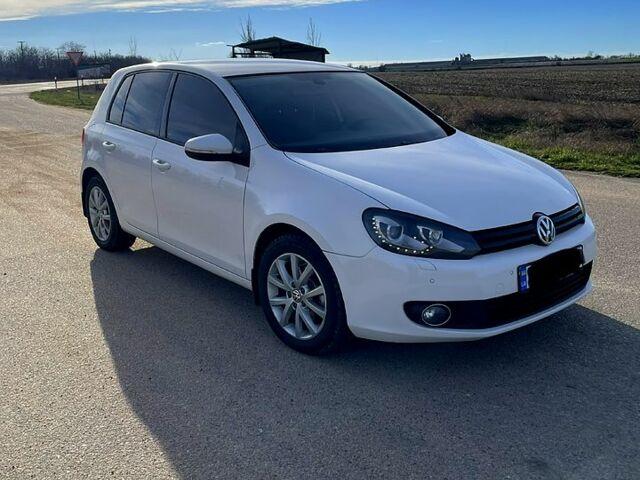 Белый Фольксваген Гольф, объемом двигателя 1.6 л и пробегом 175 тыс. км за 10000 $, фото 1 на Automoto.ua