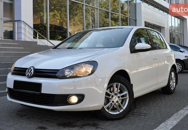 Белый Фольксваген Гольф, объемом двигателя 1.39 л и пробегом 132 тыс. км за 8800 $, фото 1 на Automoto.ua