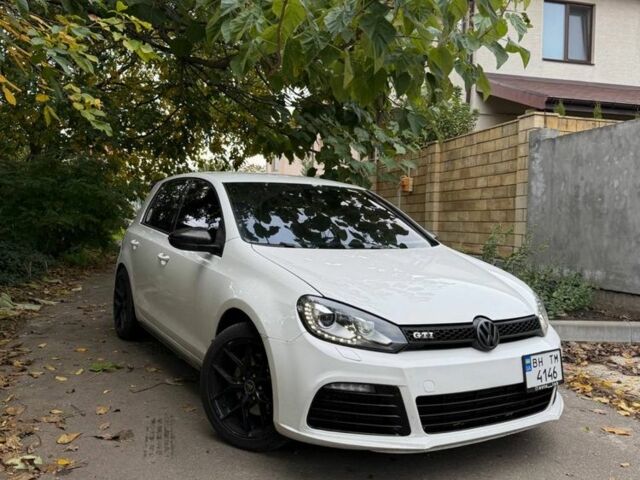 Белый Фольксваген Гольф, объемом двигателя 2 л и пробегом 218 тыс. км за 10000 $, фото 1 на Automoto.ua