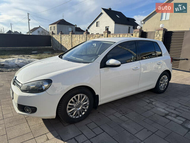 Белый Фольксваген Гольф, объемом двигателя 1.6 л и пробегом 247 тыс. км за 8800 $, фото 1 на Automoto.ua