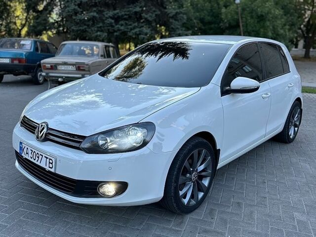 Белый Фольксваген Гольф, объемом двигателя 1.6 л и пробегом 270 тыс. км за 8800 $, фото 1 на Automoto.ua