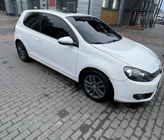 Белый Фольксваген Гольф, объемом двигателя 1.6 л и пробегом 294 тыс. км за 7200 $, фото 1 на Automoto.ua