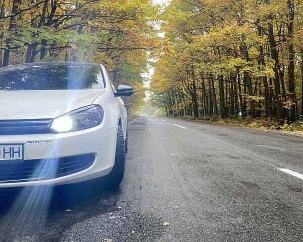 Белый Фольксваген Гольф, объемом двигателя 1.6 л и пробегом 202 тыс. км за 7900 $, фото 1 на Automoto.ua