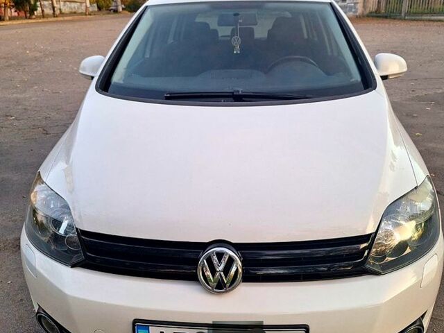 Белый Фольксваген Гольф, объемом двигателя 1.6 л и пробегом 16600 тыс. км за 9300 $, фото 1 на Automoto.ua