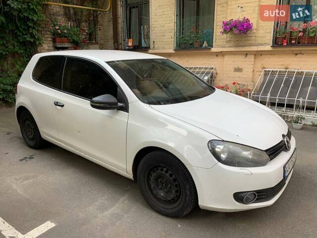 Білий Фольксваген Гольф, об'ємом двигуна 1.6 л та пробігом 241 тис. км за 6800 $, фото 1 на Automoto.ua