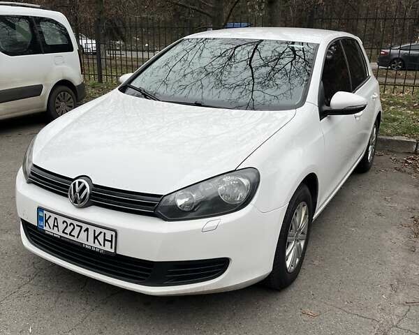 Белый Фольксваген Гольф, объемом двигателя 1.39 л и пробегом 161 тыс. км за 9000 $, фото 1 на Automoto.ua