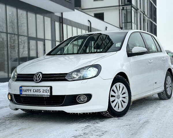 Белый Фольксваген Гольф, объемом двигателя 1.6 л и пробегом 225 тыс. км за 7950 $, фото 1 на Automoto.ua