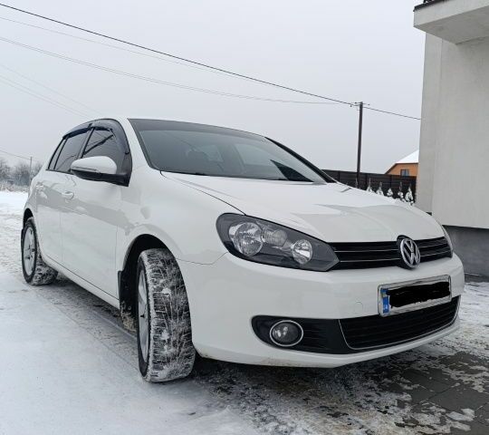 Белый Фольксваген Гольф, объемом двигателя 2 л и пробегом 284 тыс. км за 10299 $, фото 1 на Automoto.ua