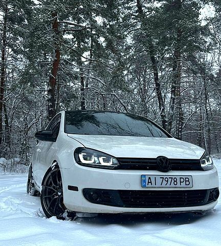 Белый Фольксваген Гольф, объемом двигателя 2.5 л и пробегом 155 тыс. км за 9400 $, фото 1 на Automoto.ua