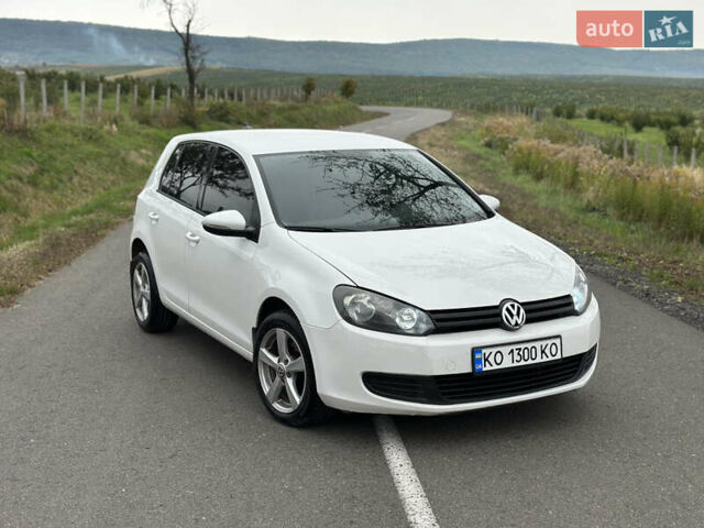 Фольксваген Гольф 2012 у Іршава на Automoto.ua Білий Фольксваген Гольф, об'ємом двигуна 1.6 л та пробігом 126 тис. км за 10700 $, фото 1 на Automoto.ua