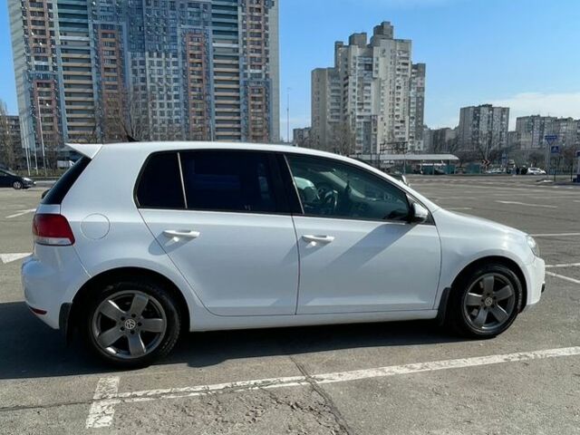 Білий Фольксваген Гольф, об'ємом двигуна 1.6 л та пробігом 249 тис. км за 8800 $, фото 1 на Automoto.ua