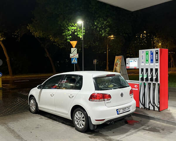 Білий Фольксваген Гольф, об'ємом двигуна 1.39 л та пробігом 230 тис. км за 6000 $, фото 1 на Automoto.ua