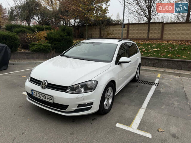 Белый Фольксваген Гольф, объемом двигателя 1.6 л и пробегом 302 тыс. км за 9700 $, фото 1 на Automoto.ua