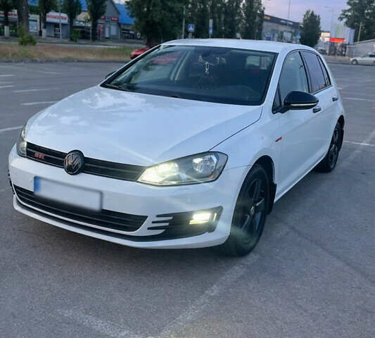 Белый Фольксваген Гольф, объемом двигателя 1.4 л и пробегом 179 тыс. км за 9000 $, фото 1 на Automoto.ua