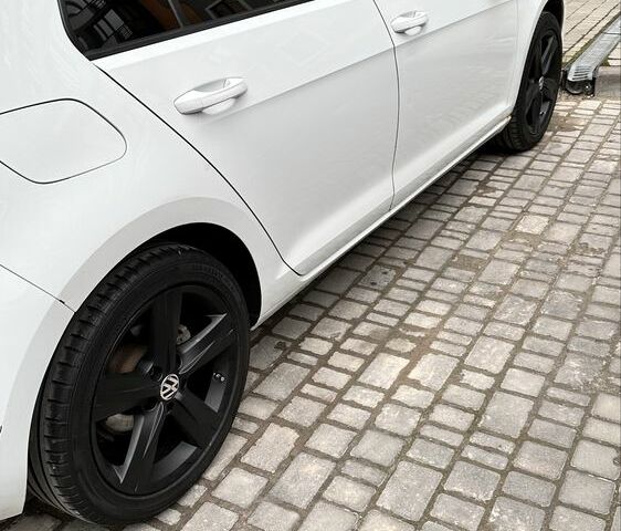 Белый Фольксваген Гольф, объемом двигателя 1.4 л и пробегом 150 тыс. км за 10500 $, фото 1 на Automoto.ua