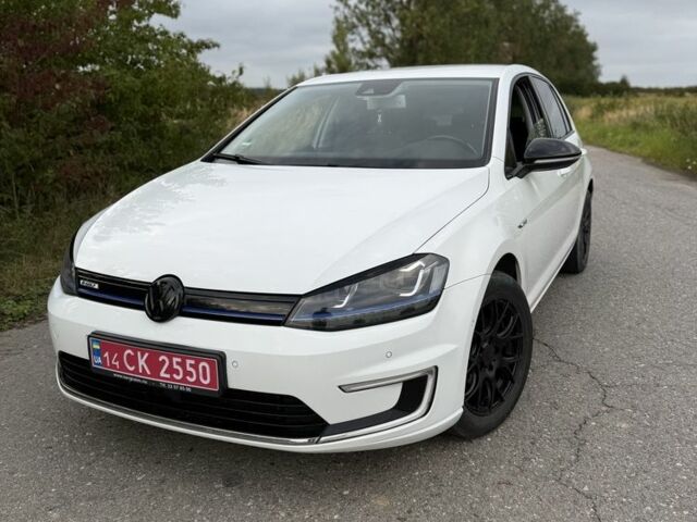 Белый Фольксваген Гольф, объемом двигателя 0 л и пробегом 111 тыс. км за 7700 $, фото 1 на Automoto.ua