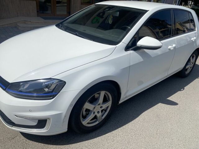 Белый Фольксваген Гольф, объемом двигателя 0 л и пробегом 113 тыс. км за 8300 $, фото 1 на Automoto.ua