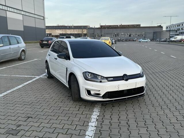 Белый Фольксваген Гольф, объемом двигателя 0 л и пробегом 133 тыс. км за 9100 $, фото 1 на Automoto.ua