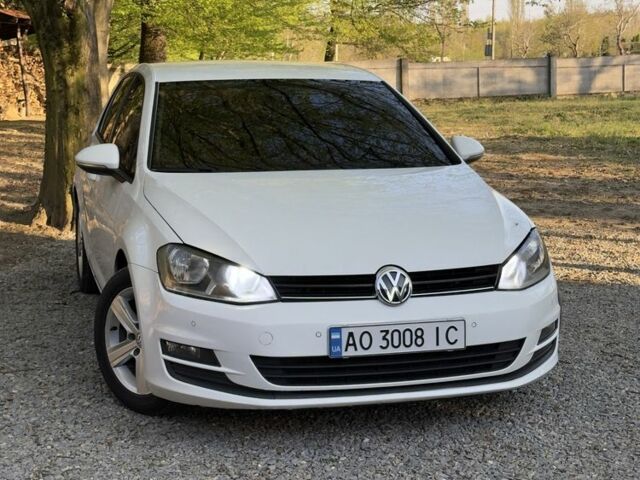Белый Фольксваген Гольф, объемом двигателя 1.6 л и пробегом 283 тыс. км за 9500 $, фото 1 на Automoto.ua