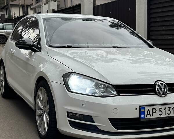 Белый Фольксваген Гольф, объемом двигателя 1.6 л и пробегом 305 тыс. км за 10900 $, фото 1 на Automoto.ua
