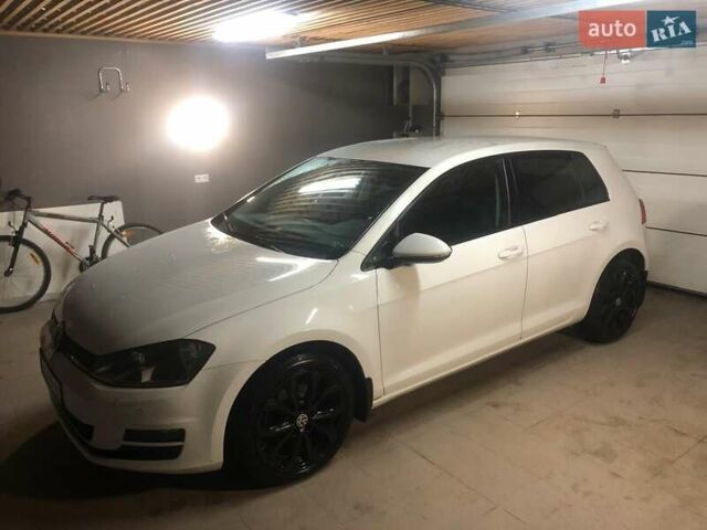 Белый Фольксваген Гольф, объемом двигателя 1.4 л и пробегом 180 тыс. км за 10000 $, фото 1 на Automoto.ua