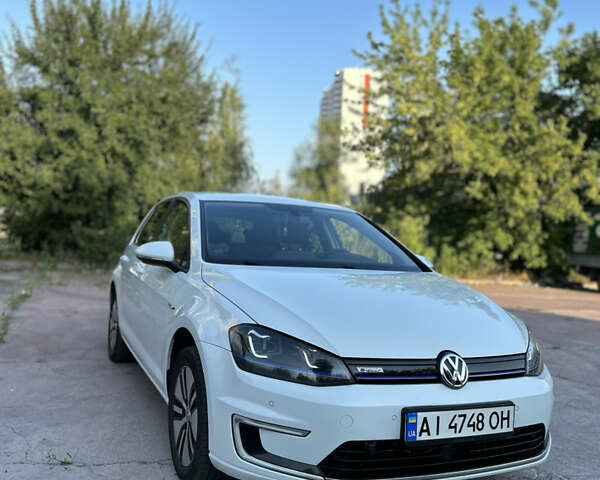 Белый Фольксваген Гольф, объемом двигателя 0 л и пробегом 180 тыс. км за 9000 $, фото 1 на Automoto.ua