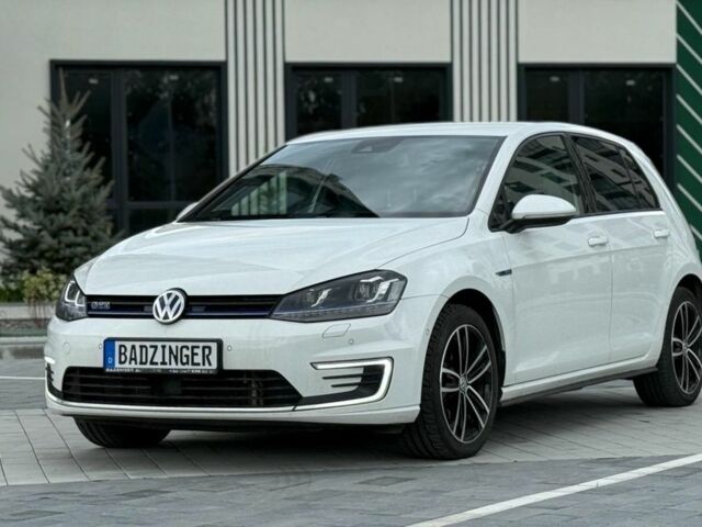 Белый Фольксваген Гольф, объемом двигателя 1.4 л и пробегом 205 тыс. км за 14187 $, фото 1 на Automoto.ua