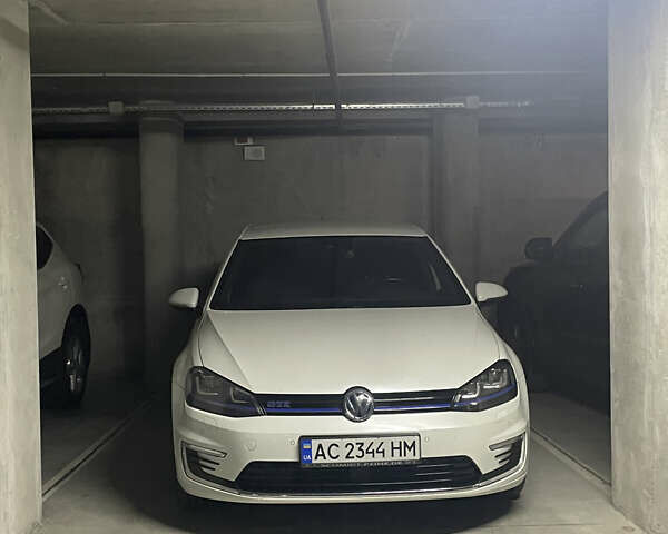 Белый Фольксваген Гольф, объемом двигателя 1.4 л и пробегом 154 тыс. км за 15000 $, фото 1 на Automoto.ua