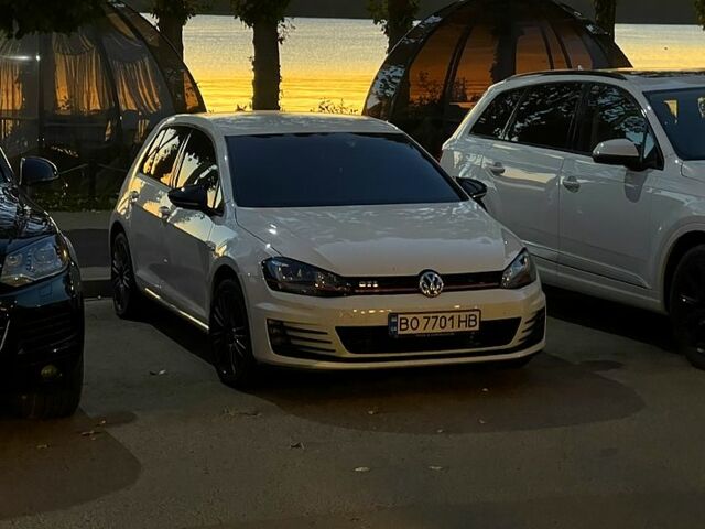 Белый Фольксваген Гольф, объемом двигателя 1.8 л и пробегом 180 тыс. км за 11000 $, фото 1 на Automoto.ua