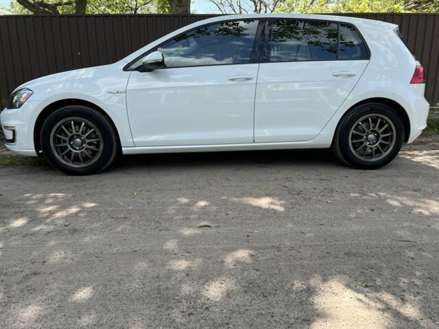 Белый Фольксваген Гольф, объемом двигателя 0 л и пробегом 101 тыс. км за 10900 $, фото 1 на Automoto.ua