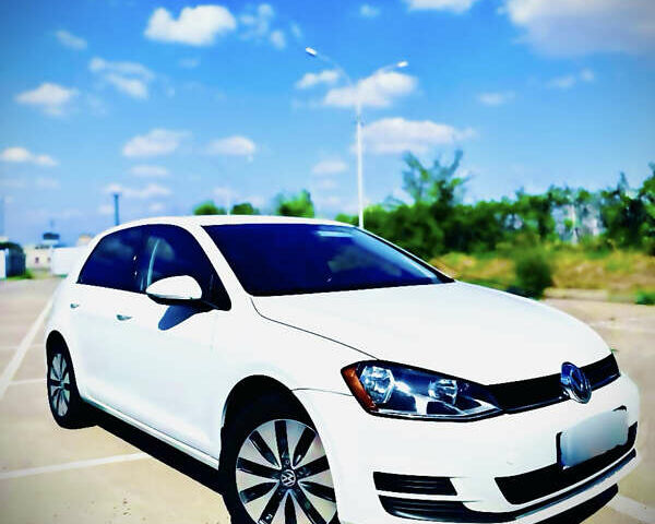 Белый Фольксваген Гольф, объемом двигателя 1.8 л и пробегом 64 тыс. км за 10700 $, фото 1 на Automoto.ua