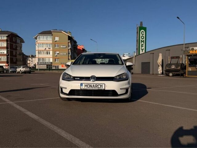 Белый Фольксваген Гольф, объемом двигателя 0 л и пробегом 158 тыс. км за 8000 $, фото 1 на Automoto.ua