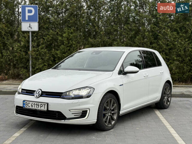 Белый Фольксваген Гольф, объемом двигателя 1.4 л и пробегом 200 тыс. км за 13999 $, фото 1 на Automoto.ua