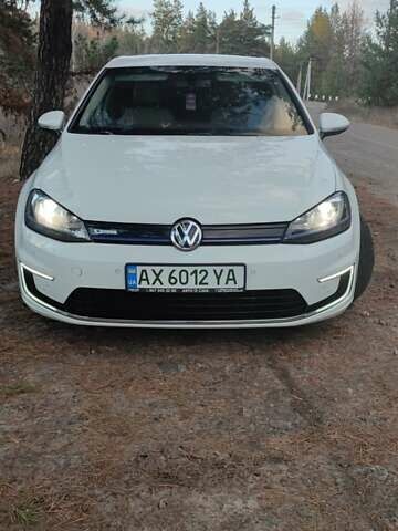 Білий Фольксваген Гольф, об'ємом двигуна 0 л та пробігом 133 тис. км за 8100 $, фото 1 на Automoto.ua