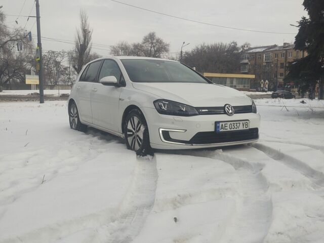 Белый Фольксваген Гольф, объемом двигателя 0 л и пробегом 180 тыс. км за 8900 $, фото 1 на Automoto.ua