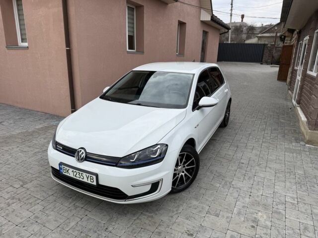 Білий Фольксваген Гольф, об'ємом двигуна 0 л та пробігом 143 тис. км за 10952 $, фото 1 на Automoto.ua