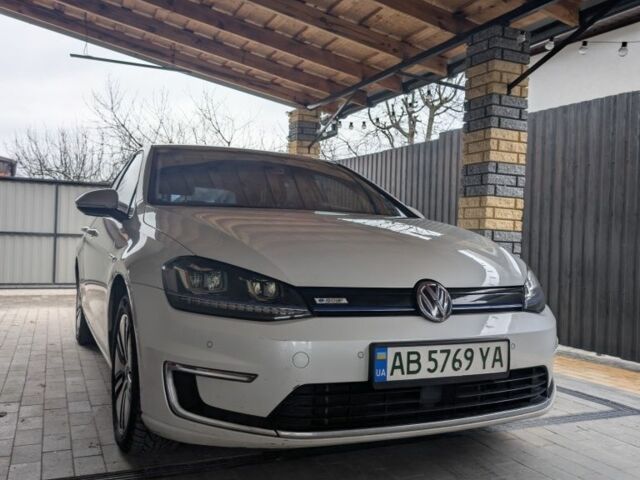 Белый Фольксваген Гольф, объемом двигателя 0 л и пробегом 123 тыс. км за 8500 $, фото 1 на Automoto.ua