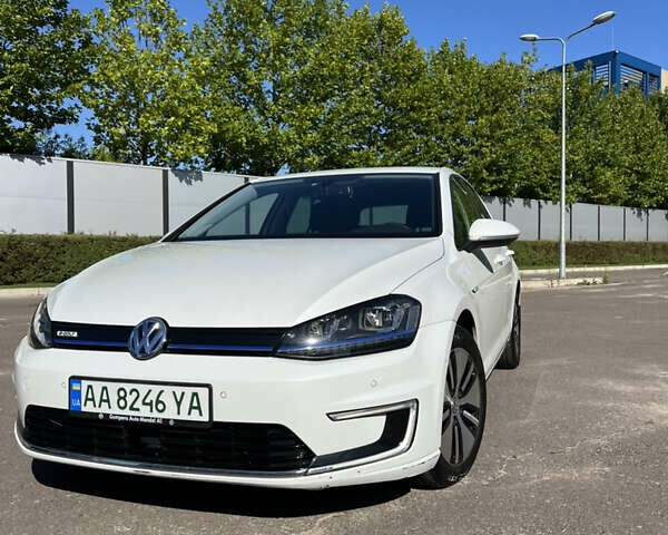 Белый Фольксваген Гольф, объемом двигателя 0 л и пробегом 161 тыс. км за 9700 $, фото 1 на Automoto.ua